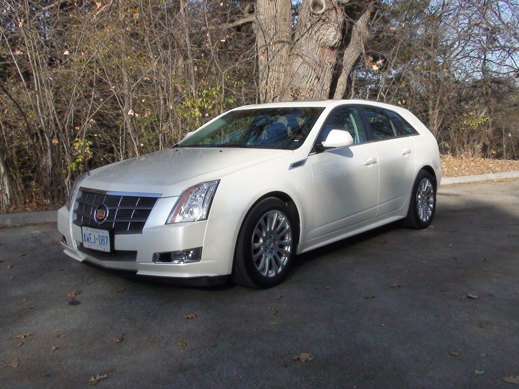 2010_Cadillac_CTS_Sport_Wagon